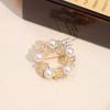 Broche circular de cuentas blancas nuevo, personalizado, combinable, estilo Chanel, pequeño, de alta gama, para traje, elegante, para decorar con ramillete.