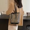 Bolso Simple de Gran Capacidad en Color Contraste para Mujer Otoño e Invierno 2024 Nueva Llegada Bolso de Hombro Sobaco de Alta Gama Estilo Occidental Bolso Bucket para Desplazamiento