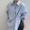 Moda Coreana de Alta Gama Dongdaemun para Mujer Colección Primavera 2026 Camisa con Abertura Lateral Irregular y Botón Diagonal Nuevo Estilo de Primavera para Mujer