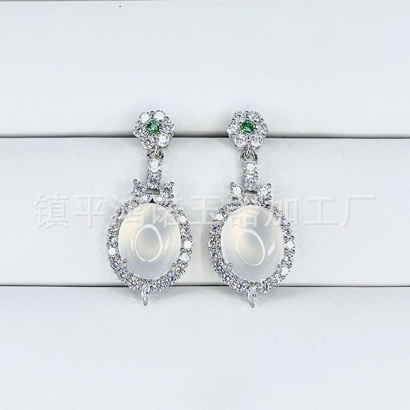 镶嵌玉髓耳钉