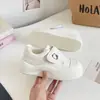 Tênis Grossos Fofos e Divertidos da Bell para Mulheres, Novo Modelo 2025 Sapatos Pão. Tênis Branco com Velcro B3106