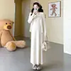 Conjunto de Dos Piezas de Moda Otoño 2026 para Mujeres Embarazadas, Nueva Ropa de Maternidad de Moda, Cárdigan Holgado para Mamás con Estilo, Vestido Largo Elegante para Cubrir el Vientre