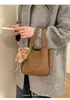 Bolso Retro Transfronterizo Tipo Cubo para Mujer Otoño e Invierno 2025 Nuevo Nicho Versátil Bolso de Hombro Cruzado Modelo Popular de Comercio Exterior