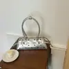 Bolsa Yuezi Feminina Modelo 2026 Nova Moda Verão High-End Exquisita Versátil para o Dia a Dia Bolsa de Ombro Transversal