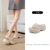 Chinelos Femininos da Moda que Aumentam a Altura em 6cm, Sola Grossa, Novo Estilo de Verão, Antiderrapantes, Modernos, Versáteis e Casuais para Uso em Casa