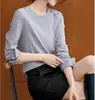 Camiseta de Manga Larga con Diseño de Retazos de Color Contrastante Retro Blanco Nube para Mujer 2025 Nuevo Otoño Temprano Top Interior Holgado de Cuello Redondo