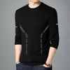 Camiseta masculina de manga comprida, adequada para primavera e outono, corte solto, gola redonda, camada interna fina, base elástica, versátil e moderna