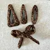 Presilha de Cabelo de Veludo com Estampa de Leopardo Estilosa Vintage Versátil Clipe Lateral de Moda para Franja Acessório de Cabelo