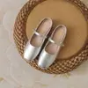 Novas pantufas baixas Mary Jane de bico fechado estilo francês para mulheres, sapatos da moda para usar ao ar livre com solas macias e confortáveis