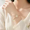 Pulsera de Flor con Pedrería Dorada Estilo Retro Nuevo para Mujer, Elegante y Súper Brillante, Estilo Versátil, Suministro Directo de Fábrica, Lista para Entrega Rápida