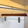 Percha de madera maciza con barra para hoteles, casas de huéspedes y tiendas de ropa, especializada para trajes y abrigos, percha ancha para hombros que no deja marcas