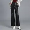 Moda Outono 2026 Versátil Calça Flare de Couro PU para Mulheres, Cintura Alta Emagrecedora com Painel Traseiro em Patchwork, Calça Casual Tendência de Cor Sólida