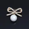 Broche de Mariposa de Cristal Vintage Broche de Animal Camelia de Lujo Ligero de Alta Calidad Hebilla de Pin de Corsage Femenino Ropa