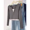 Camisa Base de Manga Larga Crop Top para Mujer, Patchwork de Bloques de Color, Falso Dos Piezas, Cuello en V, Hombro Normal, Primavera 2026, Corte Ajustado, Favorecedor
