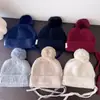 Chapéu de Lã Estilo Coreano com Etiqueta em Inglês Abertura Traseira para Mulheres Inverno Casual Versátil Chapéu Pulôver para Proteger do Frio e Manter Aquecido Chapéu com Proteção para Orelhas Moderno
