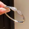 Pulseira com Padrão de Flecha de Zircônia Banhada a Ouro 18K Real Pulseira de Moda Europeia e Americana Transfronteiriça Joia de Mão com Toque de Luxo Leve