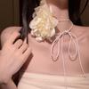 Collar vintage francés con flores grandes tridimensionales oscuras para mujer, nuevo y moderno collar estilo Chanel, cadena de cuello con vendaje.