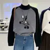 Suéter Pulóver Jacquard de Pony de Dibujos Animados Nuevo de Invierno 2025 Año Nuevo Suave y Acogedor Patchwork Bloques de Color Manga Raglán Cuello Semialto para Mujer