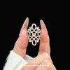 Nuevo anillo de moda de alta gama versátil estilo vintage con forma de estrella y diamantes, lujo ligero, anillo personalizado único y lujoso