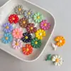Pintado Goteo de Aceite Agujero Grande Flor Margarita DIY Funda para Teléfono Materiales de Decoración Hechos a Mano Accesorios Coloridos Piezas Pequeñas