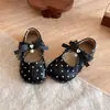 Zapatos de cuero de estilo francés con punta dividida falsos, novedad otoño 2026 versión coreana, zapatos de princesa para niñas con lazo de lunares, zapatos planos de suela blanda