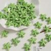 Cuentas de cerámica verde fresco flor linda encantadoras cuentas sueltas accesorios para pulsera de cuentas hechas a mano diy bolsa