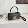 Bolsa de Ombro Texturizada com Padrão de Crocodilo Feminina 2024 Nova Moda Estilo Coreano Europeu e Americano Cor Contrastante Bolsa Transversal da Moda Bolsa de Mão da Moda