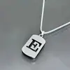 Collar de Letras Versátil de Moda Unisex Accesorio de Ropa de Nicho para Hombres Diseño Acero Inoxidable Letras Inglesas Simple Estudiante