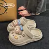 Zuecos de Felpa Duffy Oso Lindos de Verano 2025 para Hombres y Mujeres, Sandalias y Pantuflas de Punta Cerrada con Suela Gruesa de Doble Uso, Modernos