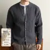 Yingao2026 nuevo cárdigan de otoño e invierno para hombre estilo old money cuello redondo rayas retro suéter abrigo moderno para mediana edad