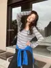 Camiseta Casual Feminina Estilo Coreano Outono Cor Blocada Listrada Versátil Solta Modeladora Gola Meio Aberta Manga Longa 11021