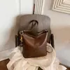 El nuevo bolso cubo de Shuai Mi es un bolso de mujer de gran capacidad, sencillo y casual para ir al trabajo, con un estilo coreano de lujo ligero y un diseño inspirado en Instagram, adecuado para llevar al hombro o cruzado.