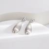 Pendientes retro elegantes con gotas de agua, de estilo moderno, para mujer, con diseño de nicho, ligeros y lujosos, de estilo frío de metal europeo y americano.