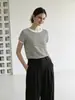 Camiseta francesa com recorte nas costas para mulheres com design listrado, nova coleção de verão 2026, top de malha de manga curta justo, doce e ousado