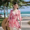 Traje de baño para pareja al por mayor Coreano Vacaciones Playa Conservador Falda de una pieza Estilo Traje de baño para mujer Pantalones de playa para hombre Traje de pareja