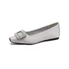 Wei Wei Girl 22-1 Sapatos de Salto Baixo Quadrados Femininos Verão Fundo Plano 2026 Novo Fivela Quadrada Strass Combinando Sapatos Loafer para Saia