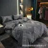 Estilo Perezoso Suave y Acogedor Juego de Cuatro Piezas Estampado de Algodón Lavado con Rayas Blancas y Negras Juego de Tres Piezas para Dormitorio Sábana y Funda de Edredón Estilo Americano