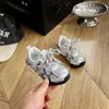 Zapatos casuales para exteriores para niños, zapatos para caminar de suela blanda para primavera/otoño, zapatillas deportivas para niñas pequeñas, de punta cerrada, antideslizantes, de malla, estilo coreano