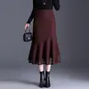 Saia de tricô estilo rabo de peixe para mulheres petites, novo estilo outono 2026, elegante saia midi com acabamento em malha e caimento fluido, adequada para o trabalho e o dia a dia, e projetada para acentuar os quadris