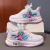 Tênis Cartoon Brilhantes da Moda para Meninas Primavera/Verão 2026 Tênis de Princesa Infantil Solado Macio Sapatos com Botão Luminoso para Menininhas