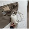 Bolso Cubo Transfronterizo 2026 Modelo Nuevo Bolso de Mano de Moda de Gama Alta con Cordón Textura de Bloques de Color Retro Bolso de Hombro Único Cruzado