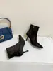 Botas de Cano Curto de Salto Agulha Suede Quadradas Europeias e Americanas Elegantes Francesas Sexy com Zíper Lateral