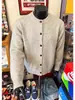 Suéter cárdigan de cuello redondo para hombre, nuevo estilo otoño/invierno, estética vintage "old money", botones rojos, holgado y casual, perfecto como capa exterior o chaqueta de punto