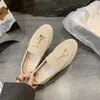 Sapatos Loafer Vintage com Fivela para Mulheres 2026 Primavera e Outono Novos Sapatos de Couro Slip-On Estilo Britânico Sapatos Mocassins Versáteis