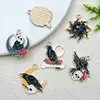 Halloween Sol Luna Flor Cuervo Accesorios DIY Colgante de Aleación Esmaltada Llavero Encanto de Pendiente