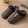 Chinelos de Algodão Impermeáveis de Couro PU para Homens no Inverno, Forrados com Lã e Espessados, Antiderrapantes, Chinelos de Algodão Quentes para Casa Internos e Externos de Casal para Mulheres no Inverno
