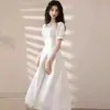 Vestido Branco Pequeno de Alta Qualidade para Menina, Certificado, Vestido para Registro de Casamento, Vestido Simples de Comprimento Médio para Uso Diário