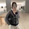Contiene 4% lana y 11% pelo de conejo, suéter retro a rayas holgado de cuello en V imis*2026 de Guangzhou para mujer Otoño/Invierno