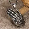 Joia transfronteiriça estilo étnico mão de Buda oração aço titânio pingente masculino nicho moda hip hop punk colar atacado