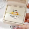 Anillo de Trébol de Cuatro Hojas con Incrustaciones de Circonita Estilo Lujo Ligero Tendencia Nacional para Mujer, Anillo Abierto de Oro Arena Vietnamita, Elegante Oro Imitación Joyería Yiwu